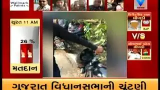 Notes for Votes in Gujarat Elections: Viral Video of Valsad showing money given for votes | Vtv News