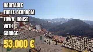 Habitable three-bedroom town house with garage for sale in Abruzzo. Colledimezzo