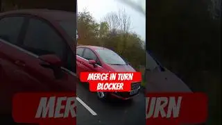 Видеорегистратор фиксирует водителя, блокирующего слияние полос, чтобы помешать нормальному слиян...