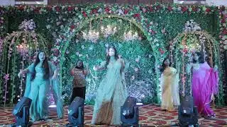 She owns the spotlight! | Engagement Dance ❤️ | Shruti👸🏻