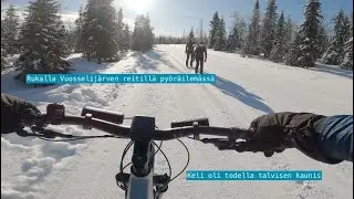 Rukalla Vuosselijärven reitillä pyöräilemässä