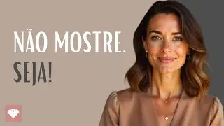 7 Gestos simples que denunciam uma mulher elegante (mesmo sem ela dizer uma palavra)