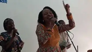 Venez voir comme Jésus Christ est bon Famille Vivante