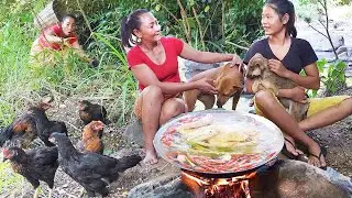 Catch chicken in forest - Chicken soup spicy Eat with niece - Adventure in forest