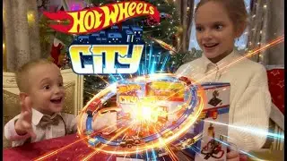 Hot Wheels City &mdash; Начинаем собирать ГОРОД! 🎁 С Настей | Подарок на Новый год | MaxBoss