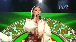 Nicole Dumitrașcu acompaniată de orchestra Doina Baraganului