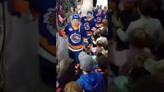 Ben Hi-Fiving SoundTigers