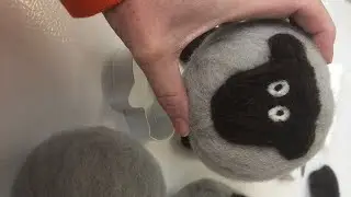 How to felt a sheep face on a dryer ball