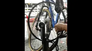 Magpapalit na ako ng rayos (spokes)  Thank you Jason - bike technician!