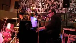 Thomas Nowak -BoogieMan- low down dog