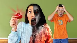 MAI BERE LA POZIONE MISTERIOSA DEL VAMPIRO CATTIVO AD HALLOWEEN! *Dominick è trasformata in Dracula*