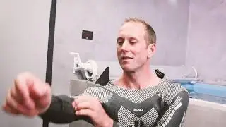 Jak si obl&eacute;ct neopren? Pod&iacute;vejte se na video  s elitn&iacute;m XTERRA triatlonistou Honzou Kub&iacute;čkem