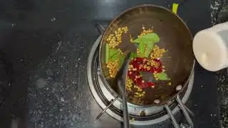 Tomato saaru with grated coconut