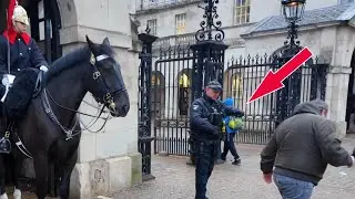 😳CLUELESS Tourist Walks Into Horse Guards Box — Armed Police Step In!