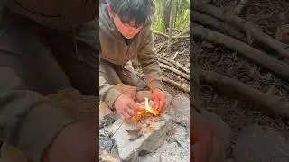 Лук в дикой природе, огонь и сырный хлеб у костра #кемпинг