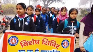 NSS स्वयं सेविकाओं के द्वारा प्रार्थना गीत गाते हुए