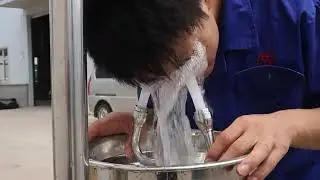 DUCHA DE EMERGENCIA CON LAVAOJOS - PLASTICO Y ACERO INOX.