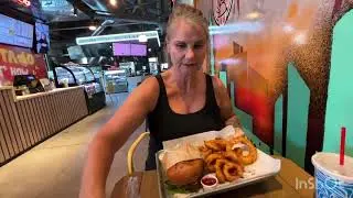 Karen and I go to eat at Redlands public market for some Hawaiian #food 