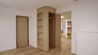 Massgefertigter Innenausbau aus Eiche für Eingang, Büro, Teeküche und Nasszelle.