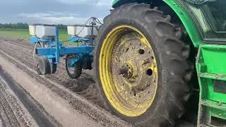 モノセムプランターを使ったスイートコーンの植え付け