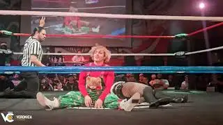 Лилит против Энджи Сэвидж на турнире New Tradition Lucha Libre 14.12.2025 &laquo;Месть Санты&raquo;.