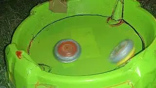 Beyblade X Golem Rock Vs Shark Edge Amarillo 