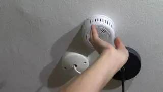 S&aring; let er det at s&aelig;tte en r&oslash;galarm op med dobbeltkl&aelig;bende tape