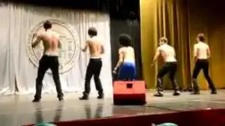 Просто Крууто)) Студенты танцуют под Sexy and i know it