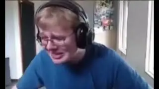 callmecarson llorando con musica sad de fondo