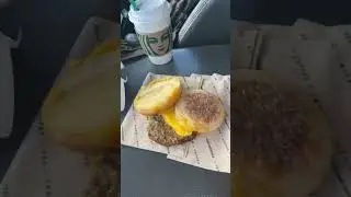 Starbucks breakfast!😱 #review #starbucks #fastfood #breakfast #shorts