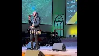 Recording Artist Hetti-Marie singing her new single, 