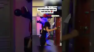 What heavy bag training in an Arcade looks like #boxing #gaming