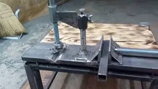 Самодельный вспомогательный инструмент для работы.