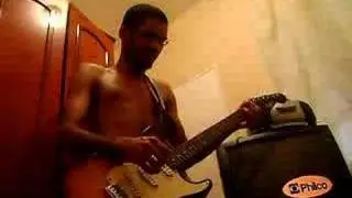 James dando uma de Hendrix.