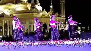 Tai khamti dance at kongmukham golden pagoda on the occasion of poi Lu fra and kyong phra..🙏🙏🙏