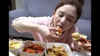 Spicy 🥵 chicken and crispy chicken Allu chips with beer 🍺#hamzy #mukbang 