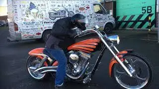 Чоппер Arlen Ness с двигателем TP 124, рамой в стиле FXR, резиновым креплением и высокотехнологичными шинами 250 мм в Custom Cruisers Uk