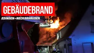 Gebäude steht in Edingen-Neckarhausen in Flammen