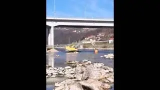 delo s hidravlicnim kladivom pod vodo