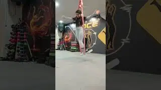 یوگا اریال: حرکات معلق برای قدرت بدن#AerialYoga #YogaFlow #Inversion #Flexibility #strengthtraining