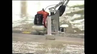 Afwerkspaan demonstratie.  Beton afwerkmachine