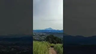 Gunung Kinabalu di ufuk kiri. Di depan ada Lautah.. Fuuh best hiking