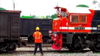 TANPA Pake RANTAI ! Begini Proses Pemasangan Lok KA Babaranjang