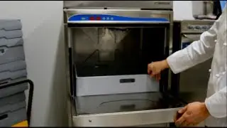 Koulutusvideo Metos Master Lux 60 -astianpesukone - astioiden peseminen