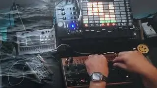 Behringer Crave VCF Filter  Modulation - Live session #crave #modulation #ambient