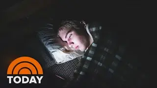 Sleep Expert Shares Tips To Help You Stop Scrolling Before Bed