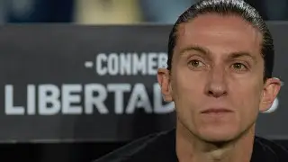 Flamengo muda perfil de construção, joga bem e, com dois a menos, segura a vitória