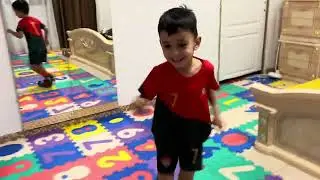 Bomba Minecraft &icirc;i pune pe fugă pe Aslan și Ragnar! Cine c&acirc;știgă? 🎮💣😄
