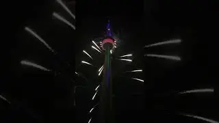 Toronto&rsquo;s CN Tower New Year&rsquo;s Eve Fireworks Display