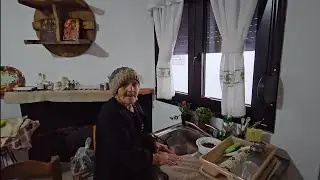 Δε σας θυμίζει μικρό παιδάκι το γλυκό μας κορίτσι;νομίζω αυτό αγαπήσαμε!μαθήματα ανοίγματος πόρτας